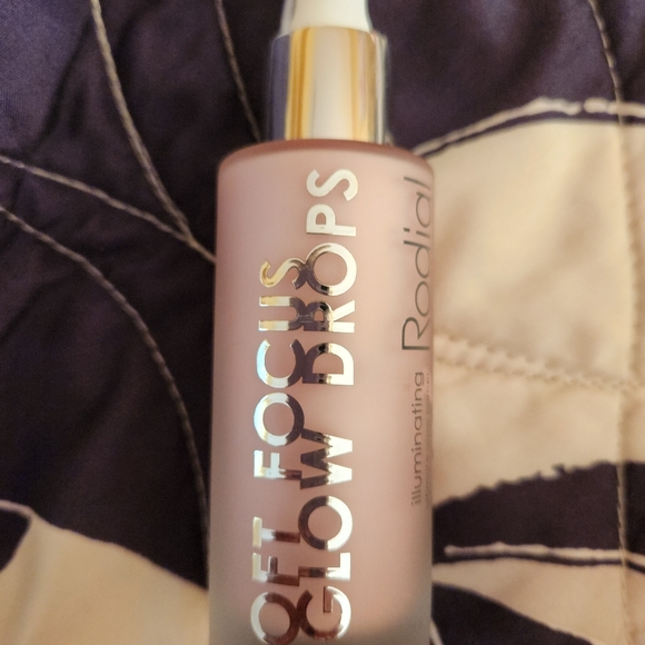 Rodial Soft Focus Glow Drops - Picture 4 of 4